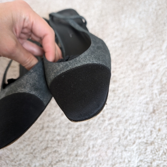 Chanel Interlocking CC Logo Nubuck Grey/Black Slingback Pumps, Size 39 - Picture 3 of 10